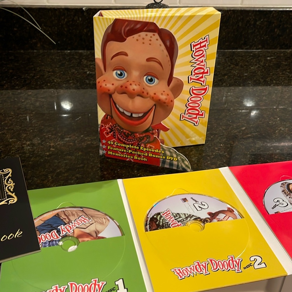 Howdy Doody DVD Box Set 40 Episodes plus Memory Book and Bonus Disc